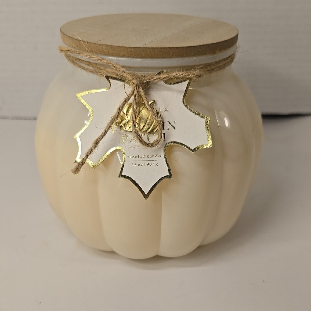 Aroma‎ Villa Pumpkin Patch Scented 2 Wick Candle In Decorative Pumpkin Jar 32 oz